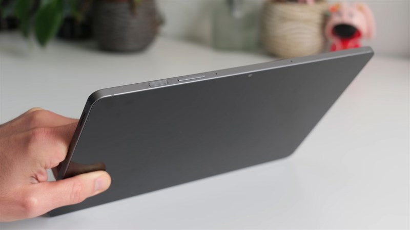 Nút nguồn và cụm nút tăng/giảm âm lượng trên cạnh phải của Galaxy Tab S9 FE Nút nguồn và cụm nút tăng/giảm âm lượng trên cạnh phải của Galaxy Tab S9 FE