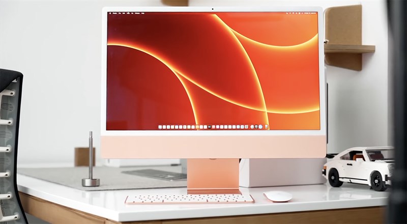 Phần chân đế của iMac M3 cũng được hoàn thiện cực kỳ chắc chắn