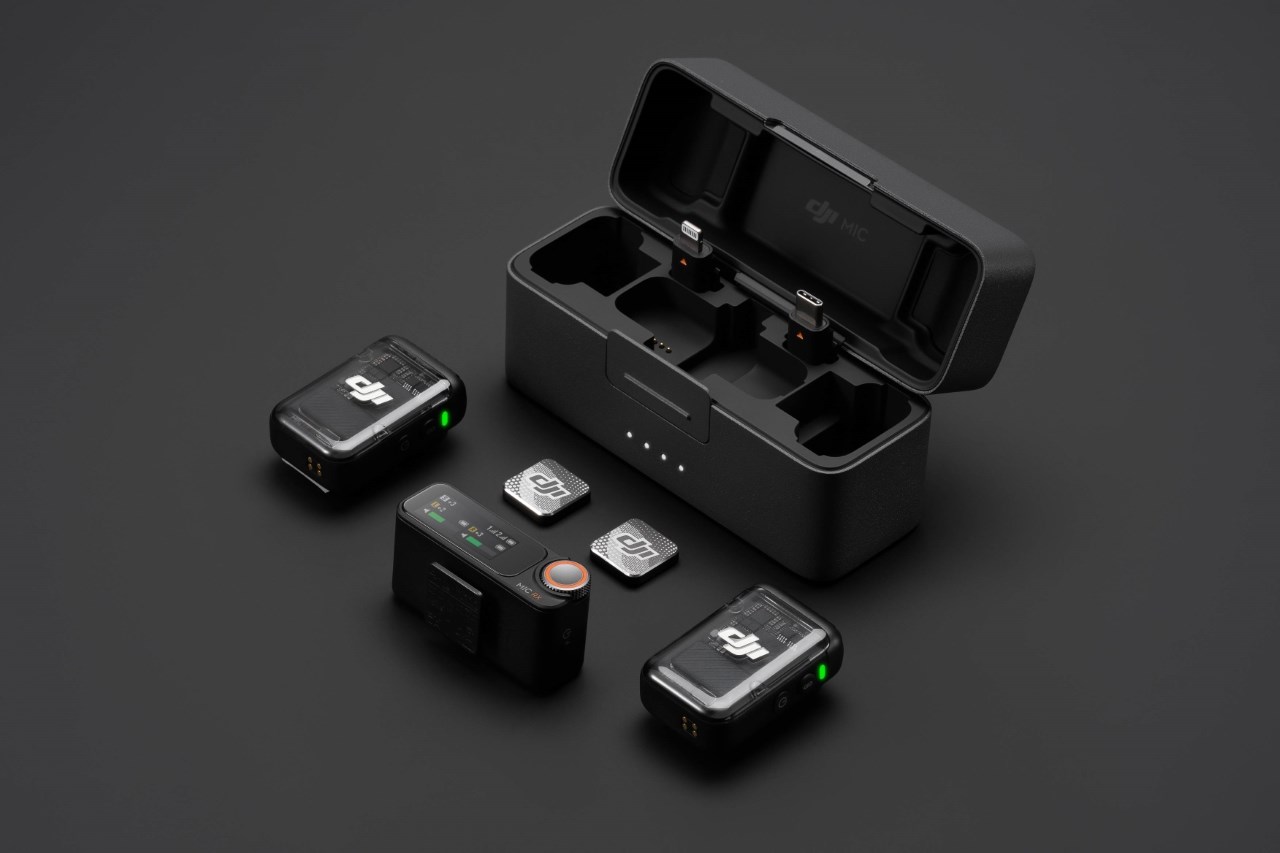 Tính thẩm mỹ tinh tế cùng kiểu dáng đẹp mắt của DJI Mic 2 được nâng tầm nhờ hộp sạc kim loại cao cấp