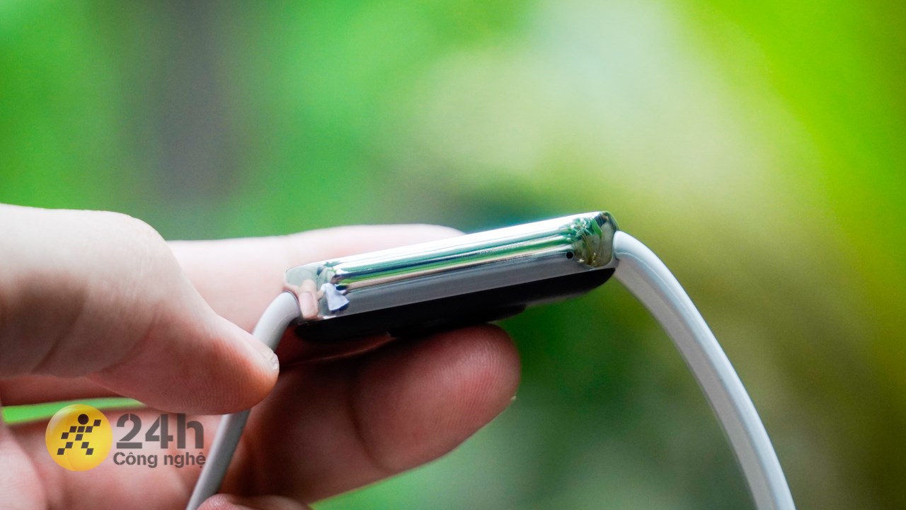 Phần viền của Xiaomi Smart Band 8 Pro được mạ lớp kim loại bóng và bo cong Phần viền của Xiaomi Smart Band 8 Pro được mạ lớp kim loại bóng và bo cong