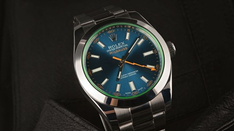 Đồng hồ Rolex Milgauss có thiết kế tia sét ở kim giây