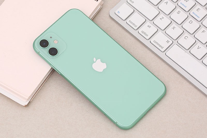 Logo của Apple được di chuyển sang chính giữa của mặt lưng Logo của Apple được di chuyển sang chính giữa của mặt lưng
