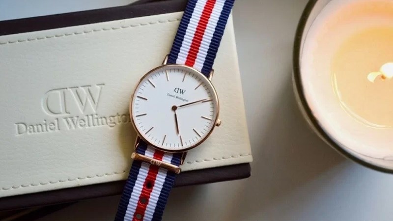 Dây vải là chất liệu truyền thống của hãng Dây vải là chất liệu truyền thống của hãng