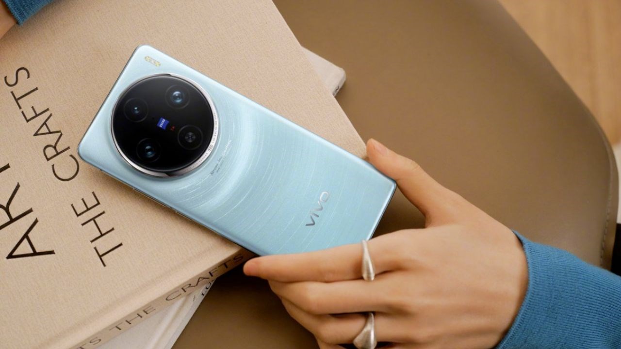 Ngoài phần màn hình viền cong, Vivo X100s sẽ không có quá nhiều điểm khác biệt so với bộ đôi flagship Vivo X100 Ngoài phần màn hình viền cong, Vivo X100s sẽ không có quá nhiều điểm khác biệt so với bộ đôi flagship Vivo X100