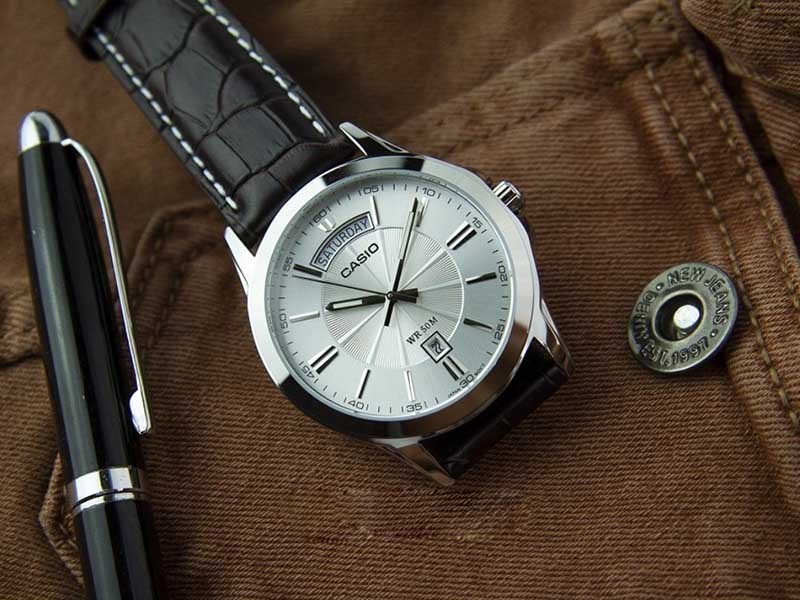 Casio WR50M mang trong mình bộ máy vận hành chạy hoàn toàn bằng pin vô cùng bền bỉ với thời gian Casio WR50M mang trong mình bộ máy vận hành chạy hoàn toàn bằng pin vô cùng bền bỉ với thời gian