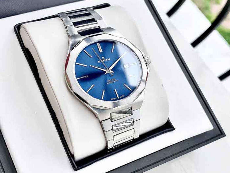 Khi mua đồng hồ Edox sẽ được đặt trong một chiếc hộp tinh xảo Khi mua đồng hồ Edox sẽ được đặt trong một chiếc hộp tinh xảo