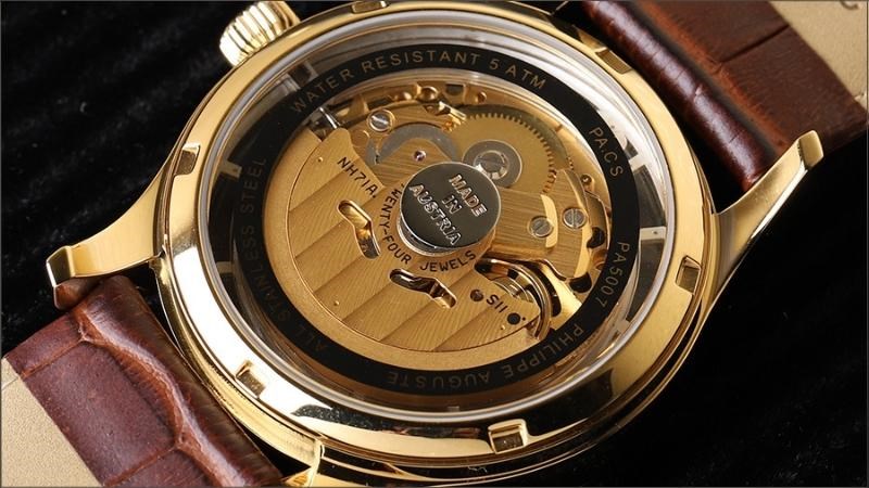 Philippe Auguste sử dụng bộ máy đồng hồ đạt chuẩn Nhật Bản