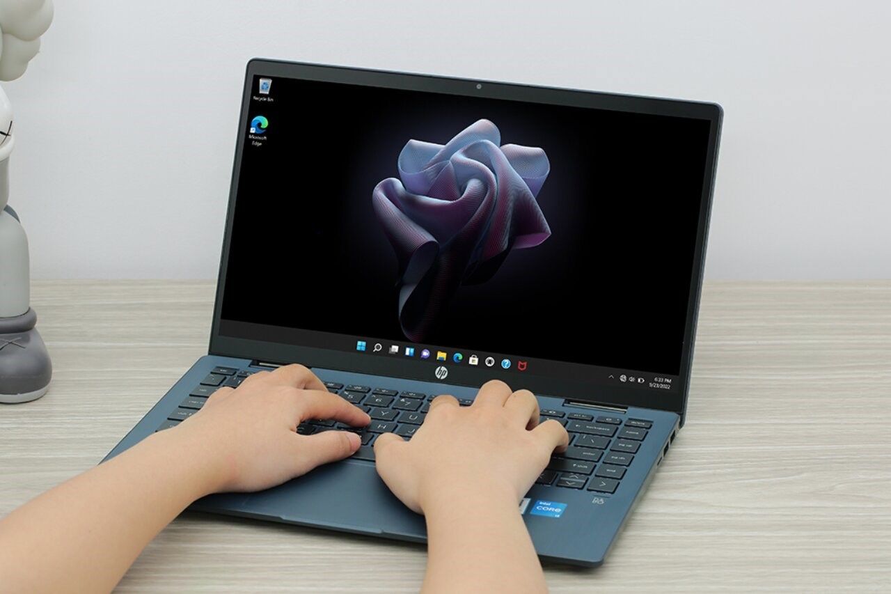 Laptop HP Pavilion X360 14 ek0131TU i3 1215U/8GB/256GB/Touch/Win11 (7C0P6PA) 