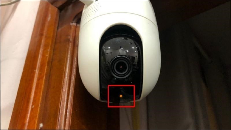 Nên rết camera khi thấy thiết bị báo lỗi đèn đỏ và nhấp nháy liên tục Nên reset camera khi thấy thiết bị báo lỗi đèn đỏ và nhấp nháy liên tục