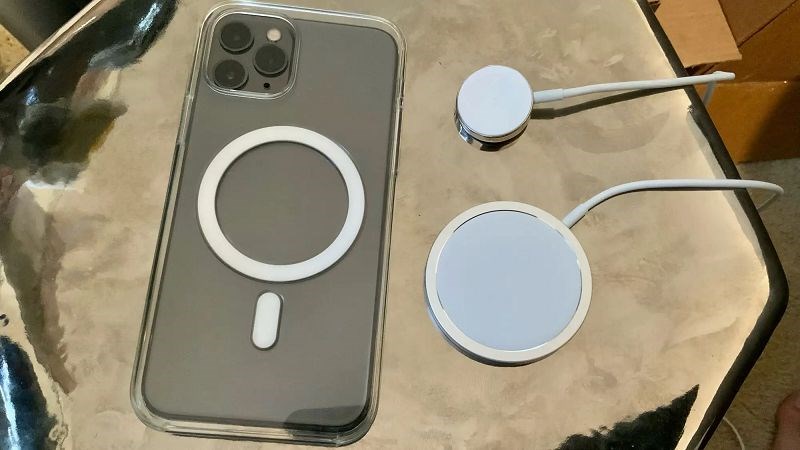 iPhone 14 có sạc MagSafe iPhone 14 có sạc MagSafe
