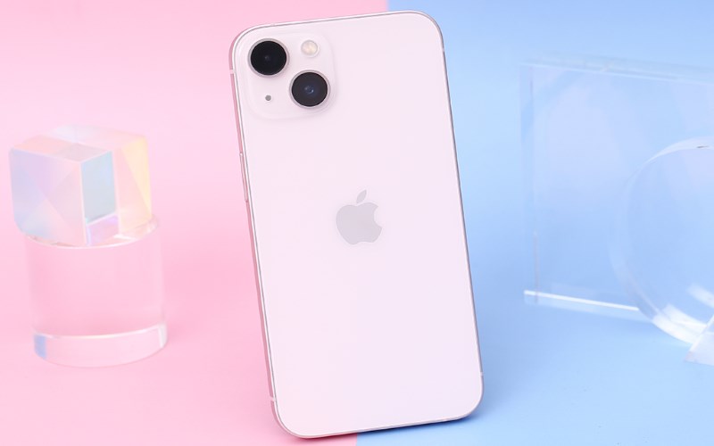 iPhone 13 màu hồng nổi bật với sự nữ tính