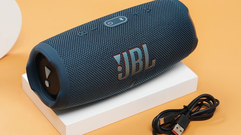 Loa Bluetooth sẽ mất khoảng 3 tiếng để sạc đầy pin lên tới 100% Loa Bluetooth sẽ mất khoảng 3 tiếng để sạc đầy pin lên tới 100%