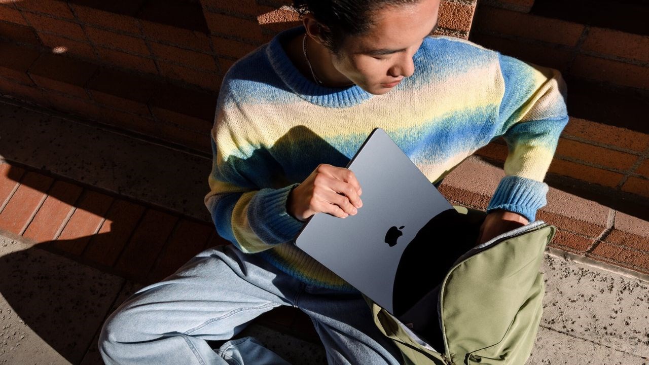 MacBook Air M3 15 inch dễ dàng thích ứng với cuộc sống của bạn và còn có thiết kế thân thiện với môi trường MacBook Air M3 15 inch dễ dàng thích ứng với cuộc sống của bạn và còn có thiết kế thân thiện với môi trường
