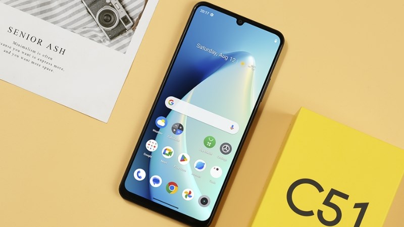 z realme C51 sở hữu vẻ ngoài nổi bật với mặt lưng lấp lánh, kết hợp với gam màu gradient
