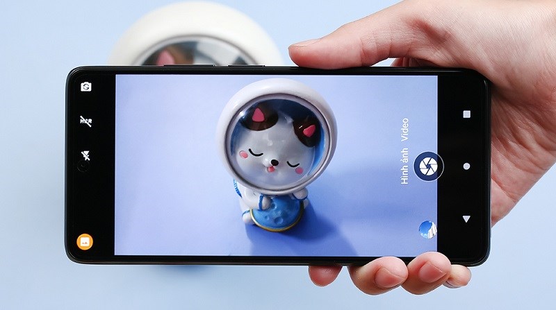 Cum camera chính 108 MP cho những bức hình sắc nét, chân thực Cum camera chính 108 MP cho những bức hình sắc nét, chân thực