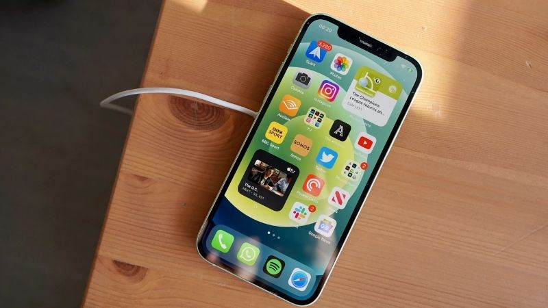 iPhone 12 là dòng máy đầu tiên được hỗ trợ 5G