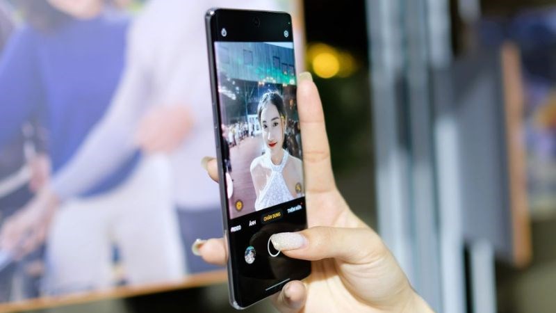 Camera trước 32MP cùng các công nghệ hiện đại giúp người dùng tự tin selfie