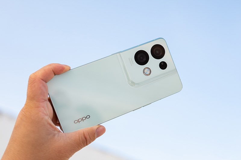 Mặt lưng của Reno8 Pro chính là kính cường lực Gorilla Glass 5 Mặt lưng của Reno8 Pro chính là kính cường lực Gorilla Glass 5