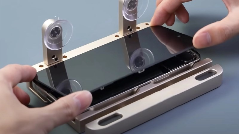Quy trình thay màn hình iPhone 15 Quy trình thay màn hình iPhone 15