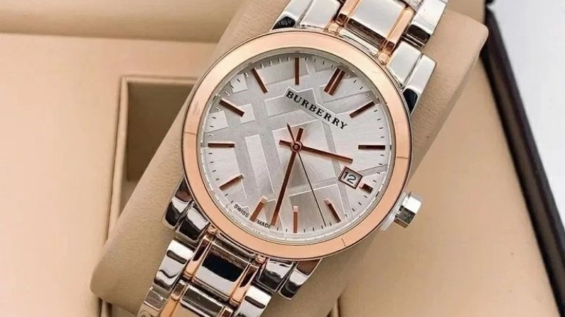 Đồng hồ Burberry giá vài trăm ngàn trên các trang mạng điện tử đều là hàng giả