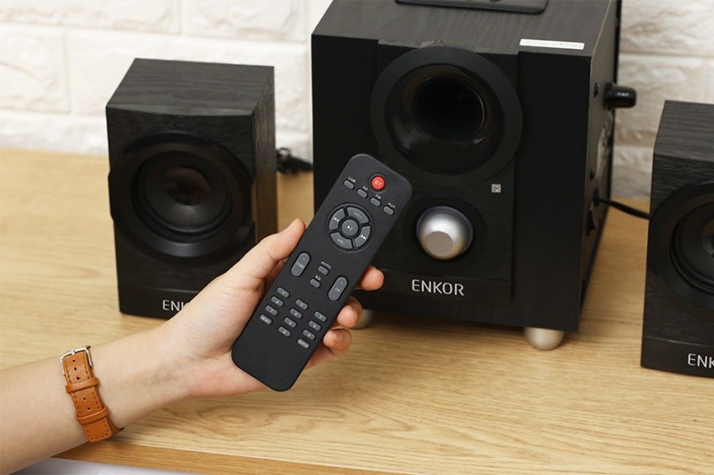 Có remote điều khiển từ xa thuận tiện
