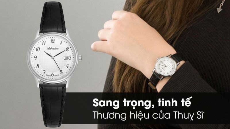 Đồng hồ có dây da màu đen ấn tượng Đồng hồ có dây da màu đen ấn tượng