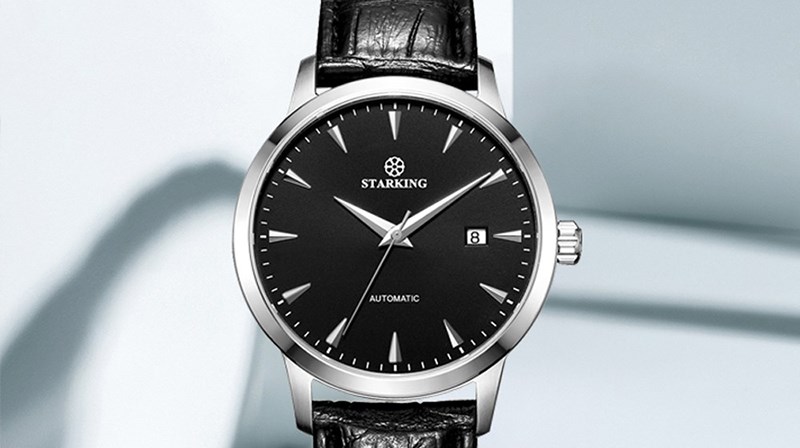 Mặt đồng hồ được thiết kế đặc sắc, mang hơi hướng cổ điển Mặt đồng hồ được thiết kế đặc sắc, mang hơi hướng cổ điển