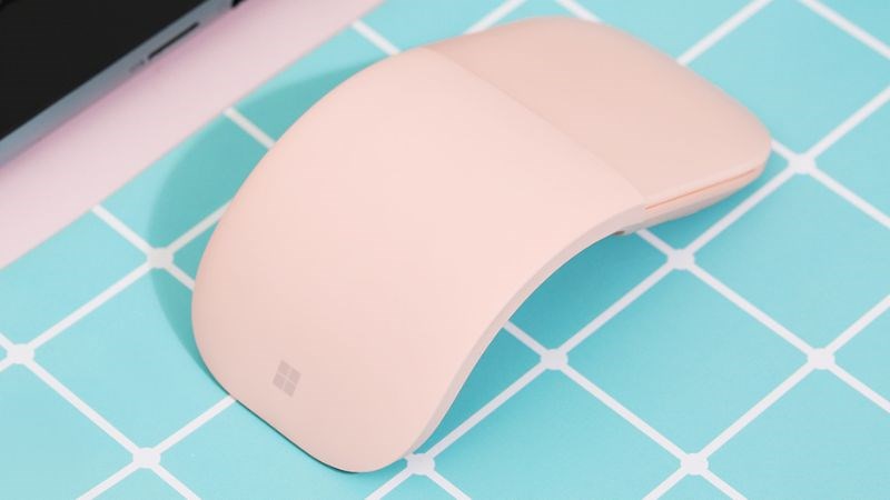 Thiết kế độc lạ với dạng gấp, có thể duỗi thẳng Thiết kế độc lạ với dạng gấp, có thể duỗi thẳng