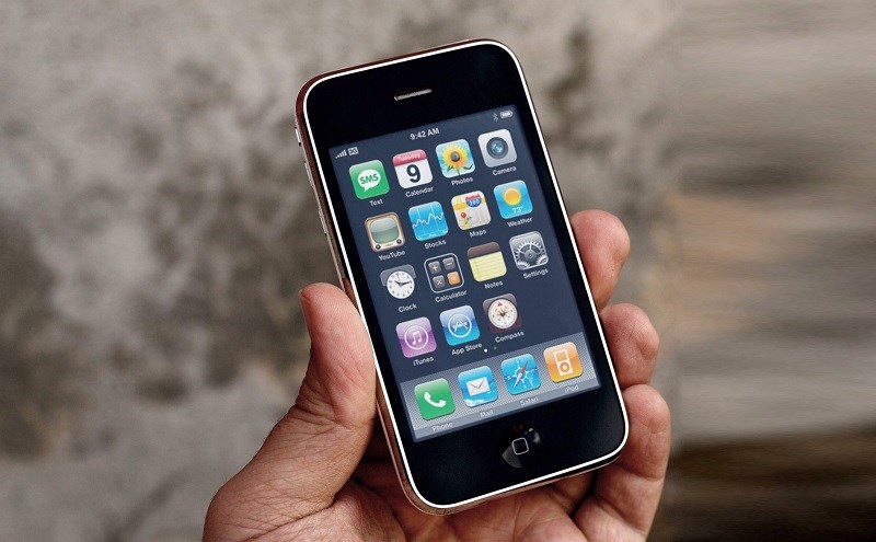 iPhone 3GS (2009) iPhone 3GS (2009)