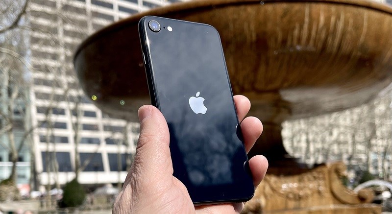 iPhone SE (2022) iPhone SE (2022)