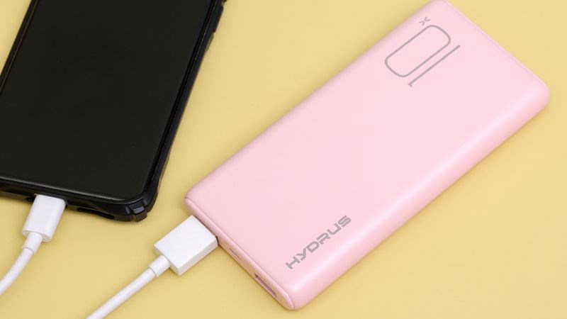 Sạc dự phòng Hydrus có dung lượng pin lớn khoảng 10.000 mAh Sạc dự phòng Hydrus có dung lượng pin lớn khoảng 10.000 mAh