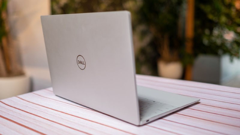 Laptop Dell rất đa dạng mẫu mã cho sinh viên chọn lựa