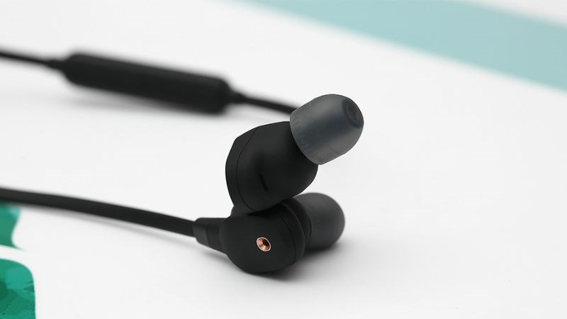  Tai nghe Bluetooth Sony WI-1000XM2 có dây đeo cổ làm bằng silicon mềm dẻo 