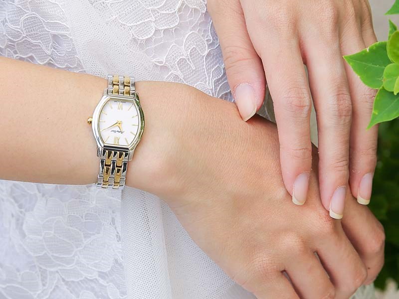 Sản phẩm của hãng đồng hồ Mathey Tissot với màu sắc và kiểu dáng quý phái, sang trọng, dành cho các cô nàng quyến rũ và nữ tính Sản phẩm của hãng đồng hồ Mathey Tissot với màu sắc và kiểu dáng quý phái, sang trọng, dành cho các cô nàng quyến rũ và nữ tính