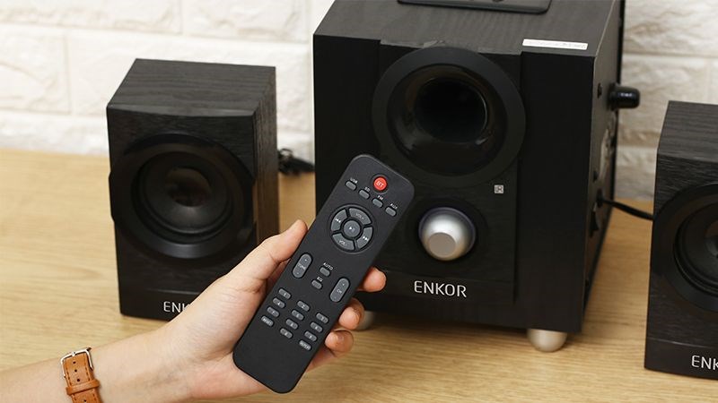 Loa được trang bị điều khiển từ xa Loa được trang bị điều khiển từ xa