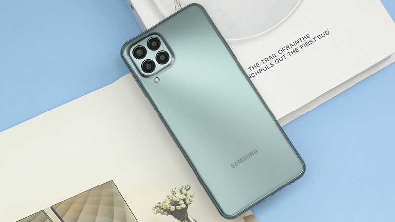 Vẻ ngoài thời trang, chụp hình đẹp với cụm 4 camera sau chất lượng Vẻ ngoài thời trang, chụp hình đẹp với cụm 4 camera sau chất lượng