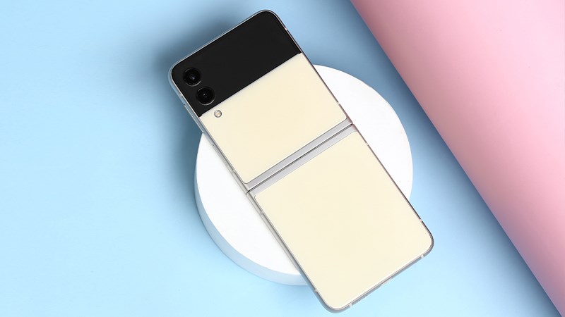 Màn hình gập dọc thu nhỏ kích thước, dễ dàng mang theo đến mọi nơi Màn hình gập dọc thu nhỏ kích thước, dễ dàng mang theo đến mọi nơi
