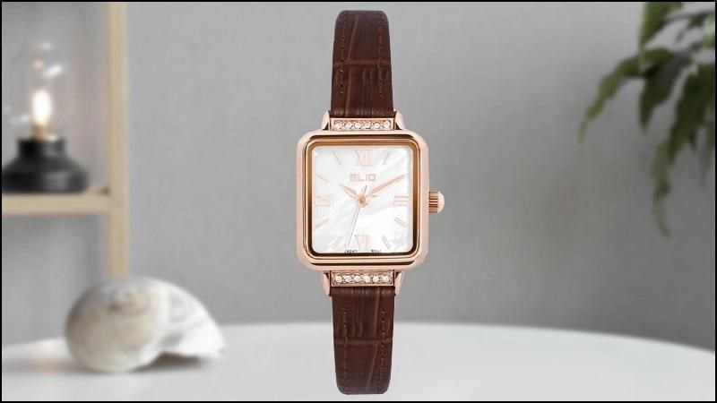 Đồng hồ được thiết kế với màu sắc trẻ trung, nhẹ nhàng Đồng hồ được thiết kế với màu sắc trẻ trung, nhẹ nhàng