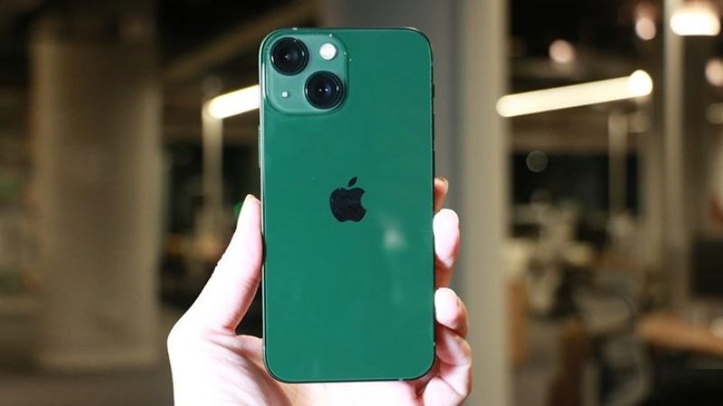 iPhone 13 còn có một màu xanh lá khá lạ mắt và độc đáo iPhone 13 còn có một màu xanh lá khá lạ mắt và độc đáo