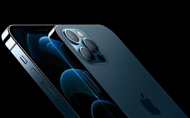 Mặt lưng iPhone 12 Pro Max làm bằng kính Ceramic Shield