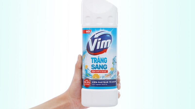 Thoa dung dịch Vim lên ốp lưng để loại bỏ vết ố nhanh chóng Thoa dung dịch Vim lên ốp lưng để loại bỏ vết ố nhanh chóng