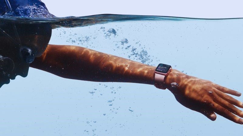 Apple Watch SE 2 có khả năng chống nước ở độ sâu 50 mét Apple Watch SE 2 có khả năng chống nước ở độ sâu 50 mét