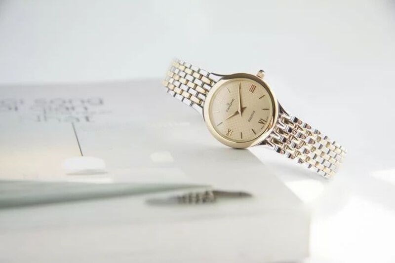 Đồng hồ CANDINO C4415/1 có khung viền mạ vàng 18K Khung viền mạ vàng 18K sang trọng
