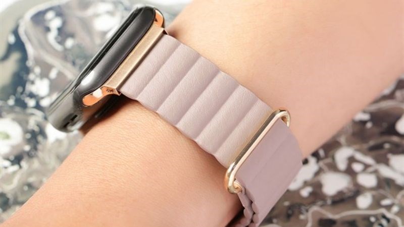 Chiều dài phù hợp với mọi cổ tay, có kèm khoen giữ cho dây ổn định vị trí Chiều dài phù hợp với mọi cổ tay, có kèm khoen giữ cho dây ổn định vị trí