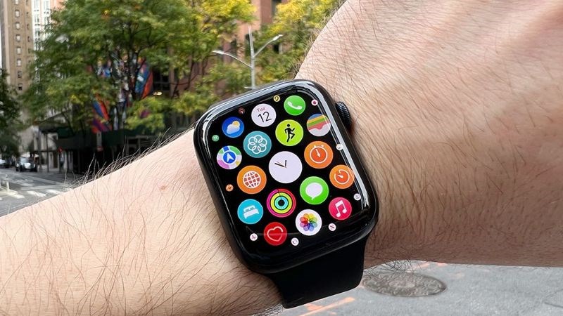 Chiếc Apple Watch này chạy trên hệ điều hành watchOS 8