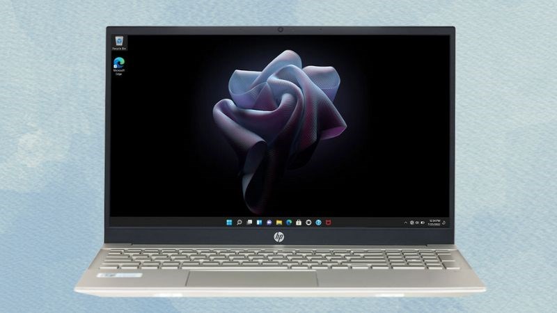 HP Pavilion 15 eg2081TU i5 1240P (7C0Q4PA) kiểu dáng tinh tế, sang trọng với vẻ ngoài phủ bạc