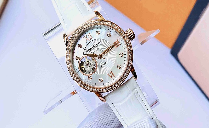 Đồng hồ Stuhrling Original nữ có thiết kế đặc biệt Đồng hồ Stuhrling Original nữ có thiết kế đặc biệt