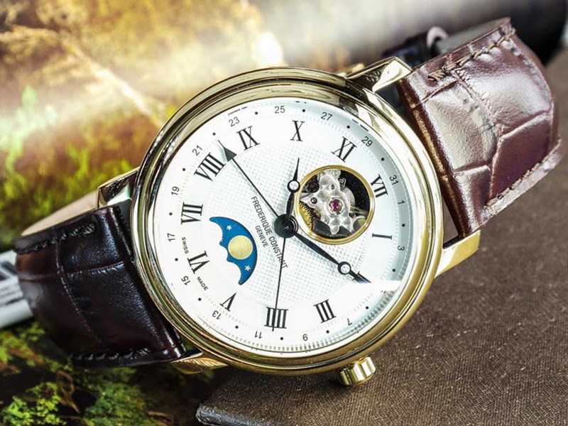 Bộ máy automatic giúp đồng hồ tự động lên dây cót khi đeo trên tay