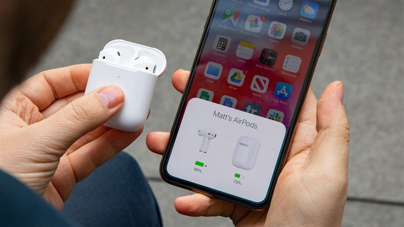 Mở nắp AirPod và để gần điện thoại