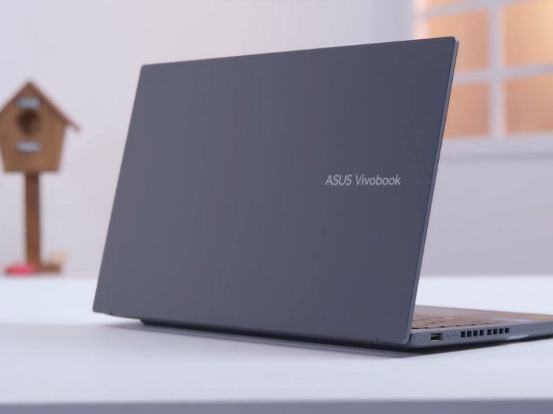 Thiết kế khá gọn gàng với khung vỏ nhựa phủ màu Thiết kế khá gọn gàng với khung vỏ nhựa phủ màu